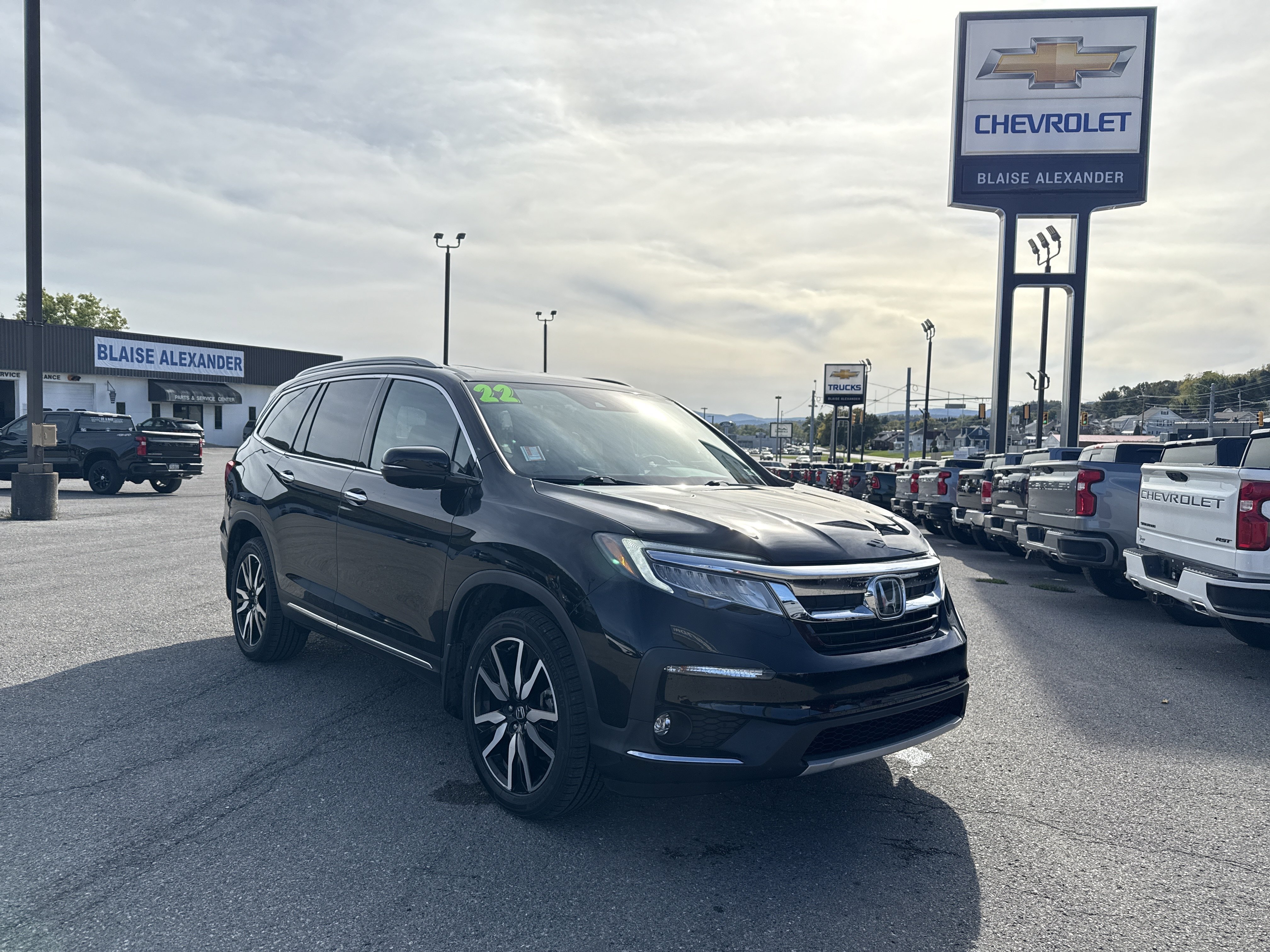 Used 2022 Honda Pilot Touring image 1