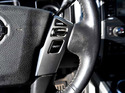 Used 2017 Nissan Titan SV image 18