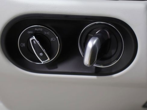 Used 2021 Porsche Macan Turbo AWD/4WD image 33