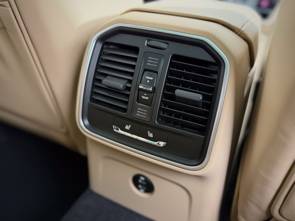 Certified 2026 Porsche Macan AWD/4WD image 28