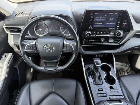 Used 2022 Toyota Highlander XLE AWD/4WD image 12