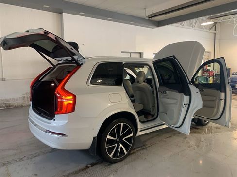 Used 2023 Volvo XC90 B6 Plus image 36