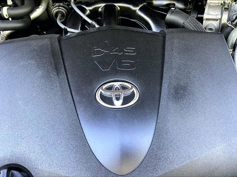 Used 2022 Toyota Highlander LE AWD/4WD image 29