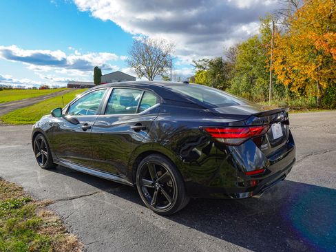 Used 2023 Nissan Sentra SR w/ Midnight Edition Package image 7