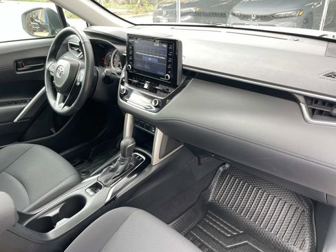 Used 2022 Toyota Corolla Cross LE image 23
