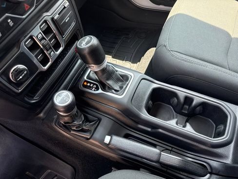 Used 2020 Jeep Wrangler Unlimited Sport S AWD/4WD image 36