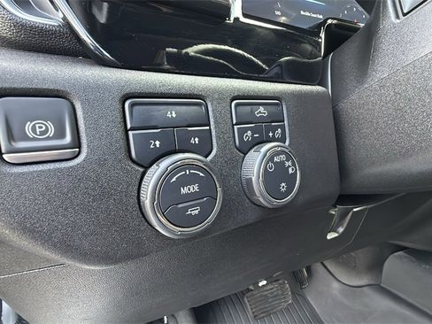 Used 2024 Chevrolet Silverado 2500 LT image 19