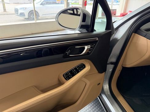 Used 2020 Porsche Macan AWD/4WD image 15