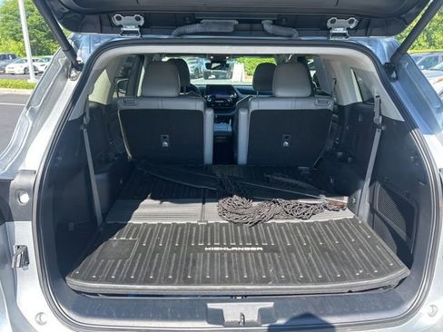 Used 2024 Toyota Highlander XLE FWD image 10