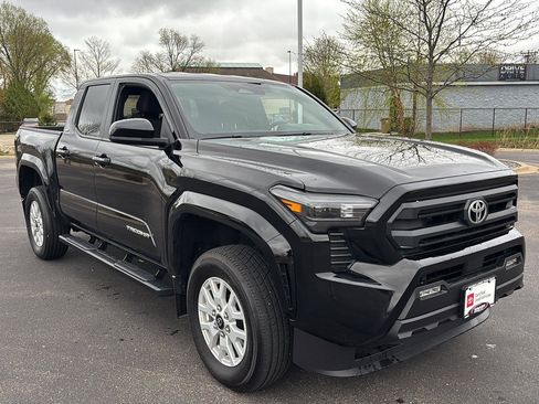 Used 2024 Toyota Tacoma SR5 AWD/4WD image 20
