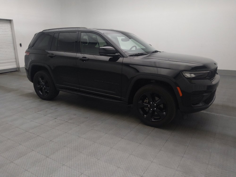 Used 2023 Jeep Grand Cherokee Altitude RWD image 11