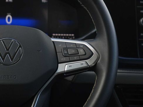 Used 2024 Volkswagen Taos SE FWD image 18