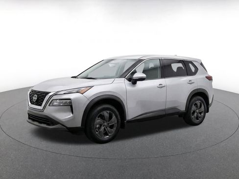 Used 2025 Nissan Rogue SV AWD/4WD image 3