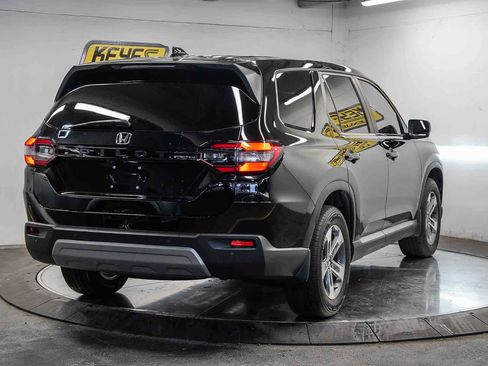 Used 2025 Honda Pilot EX-L image 4