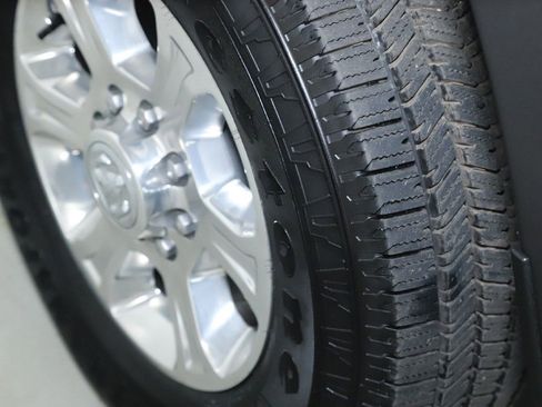 Used 2025 RAM 2500 Big Horn AWD/4WD image 37