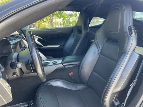Used 2019 Chevrolet Corvette Stingray Coupe w/ 1LT RWD image 2
