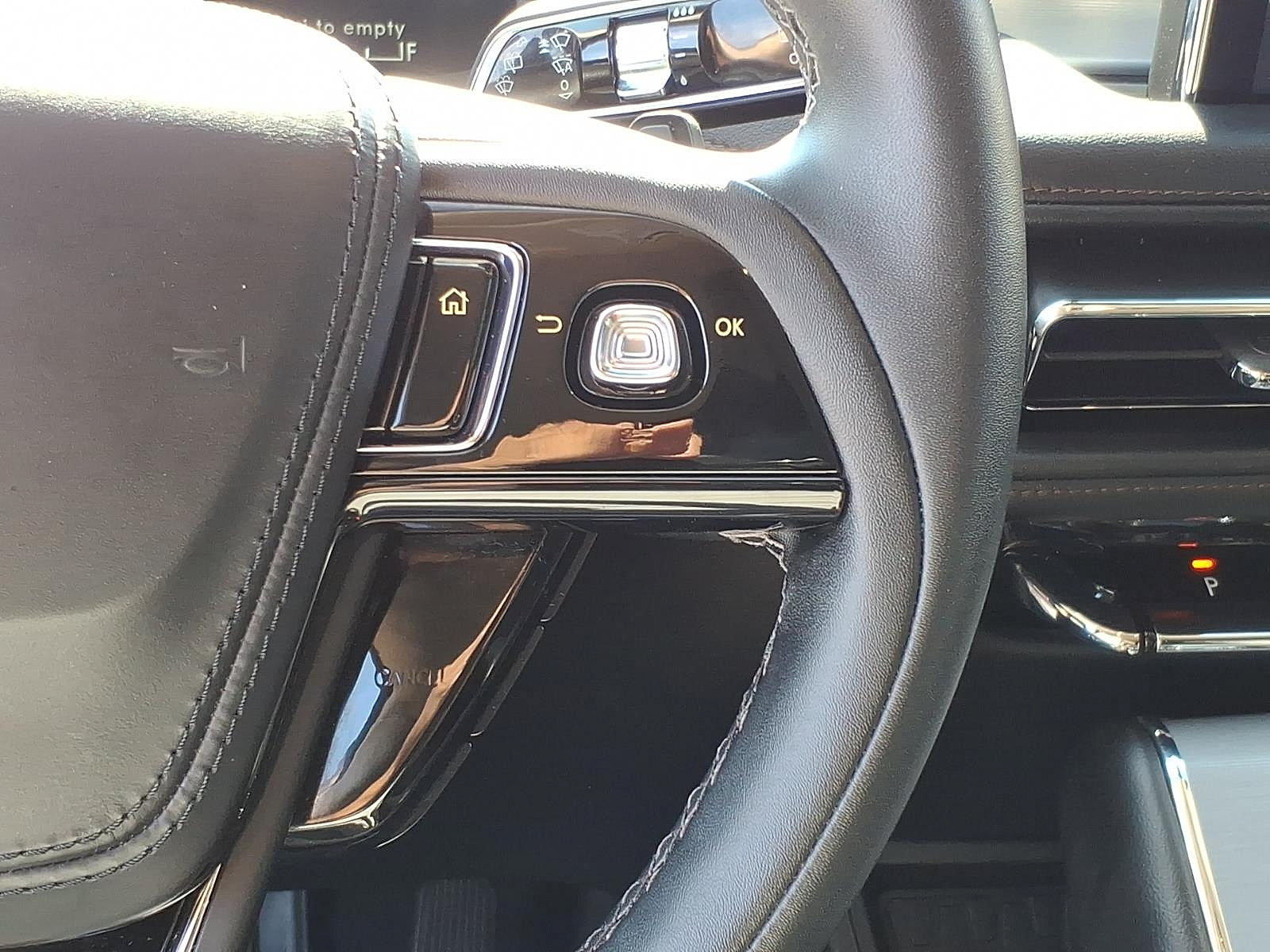 Used 2023 Lincoln Aviator AWD w/ Premium Package image 26