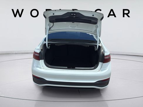 Used 2024 Volkswagen Jetta SE FWD image 18