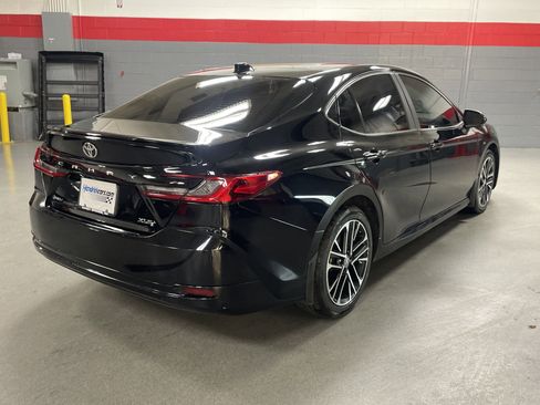 Used 2025 Toyota Camry XLE FWD image 10