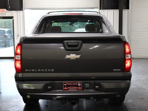 Used 2010 Chevrolet Avalanche LT w/ Luxury Package RWD image 5