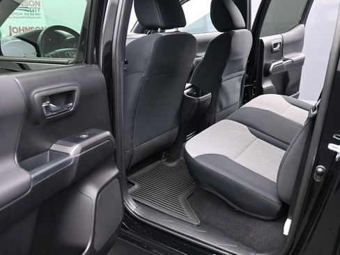 Used 2021 Toyota Tacoma TRD Off-Road image 16