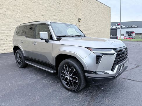 Used 2025 Lexus GX 550 w/ Accessory Package (2T) AWD/4WD image 7