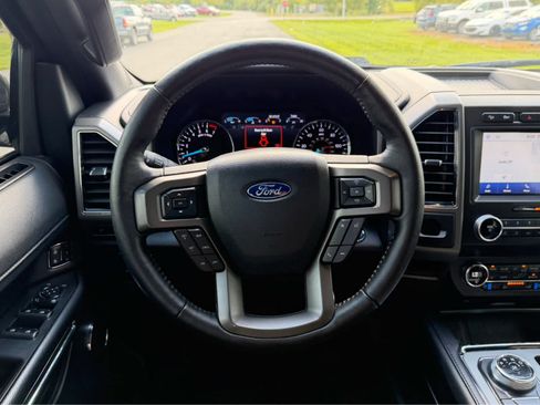Used 2020 Ford Expedition XLT w/ Equipment Group 202A AWD/4WD image 17