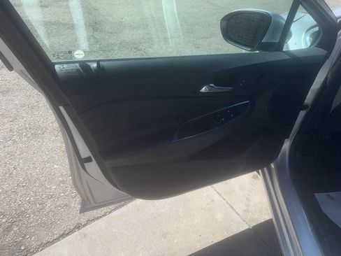 Used 2017 Chevrolet Cruze Premier FWD image 10