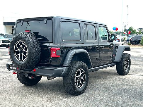 Used 2025 Jeep Wrangler Unlimited Rubicon w/ Convenience Group AWD/4WD image 8