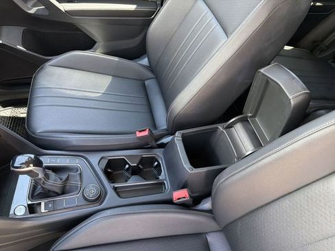 Used 2022 Volkswagen Tiguan SE AWD/4WD image 22
