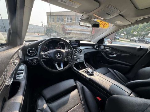 Used 2021 Nissan Versa SV image 36