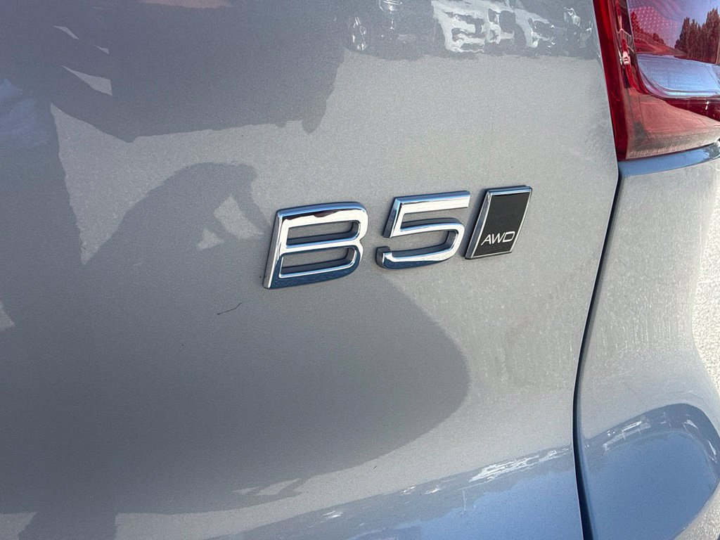 Used 2025 Volvo XC40 B5 Plus AWD/4WD image 30