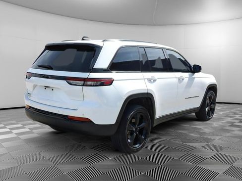 Used 2023 Jeep Grand Cherokee Altitude AWD/4WD image 7