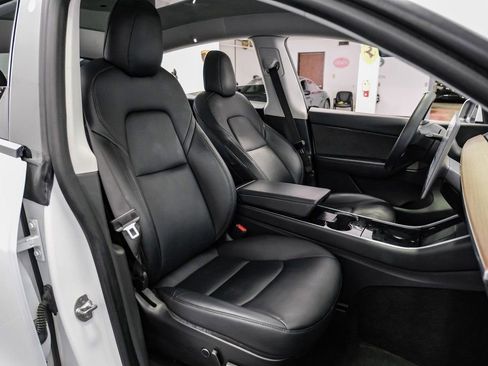 Used 2021 Tesla Model Y Long Range image 30