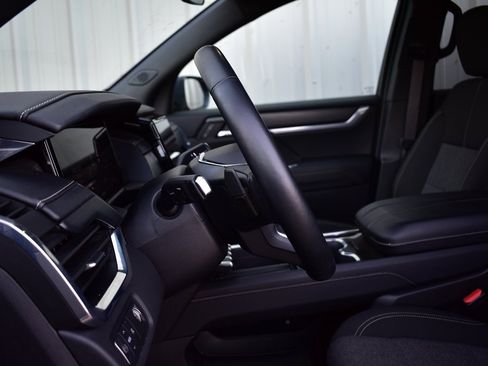 Used 2025 GMC Acadia Elevation image 40