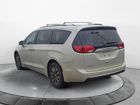 Used 2019 Chrysler Pacifica Touring-L Plus FWD image 3