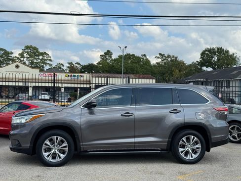 Used 2015 Toyota Highlander LE image 8