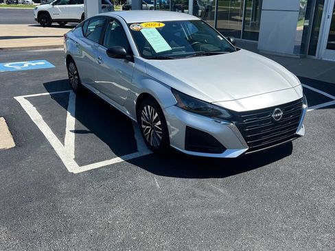 Used 2024 Nissan Altima 2.5 SV FWD image 6
