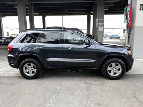 Used 2013 Jeep Grand Cherokee Laredo w/ Laredo E Group image 4