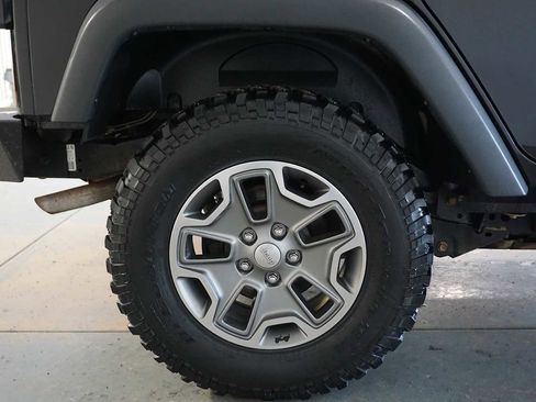 Used 2018 Jeep Wrangler Unlimited Sport S image 11