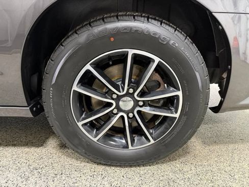 Used 2016 Dodge Grand Caravan SE FWD image 25