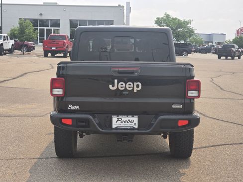 Used 2020 Jeep Gladiator Overland AWD/4WD image 4