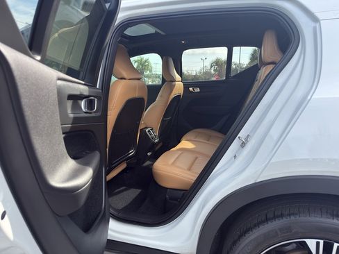 Used 2020 Volvo XC40 T4 Inscription w/ Protection Package Premier image 11