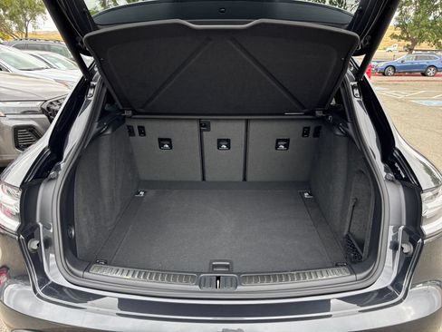 Used 2026 Porsche Macan AWD/4WD image 19