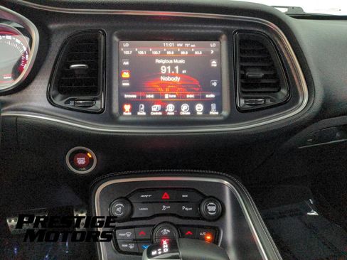 Used 2016 Dodge Challenger SRT RWD image 22