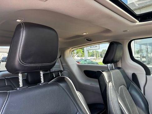 Used 2023 Chrysler Pacifica Limited FWD image 14