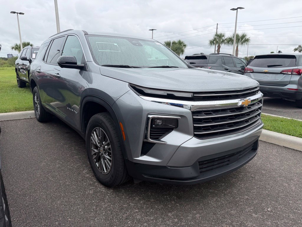 Used 2024 Chevrolet Traverse LT FWD image 1