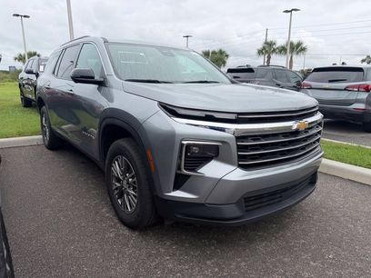 Used 2024 Chevrolet Traverse LT