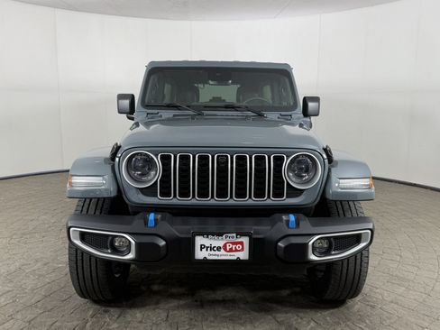Used 2024 Jeep Wrangler Unlimited Sahara w/ Technology Group AWD/4WD image 2
