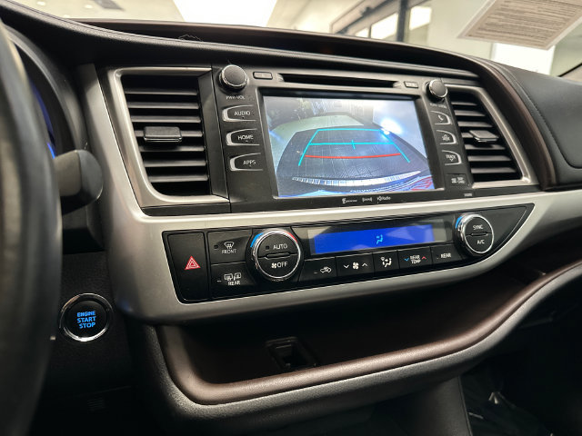 Used 2019 Toyota Highlander XLE AWD/4WD image 23